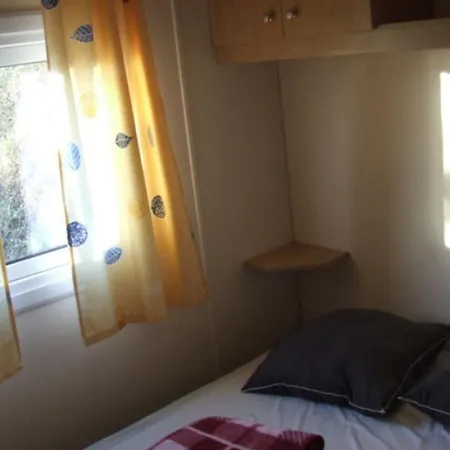 Mobil-home Avec Terrasse Pour 5 Personnes - Api-1-52-1674 Camping *